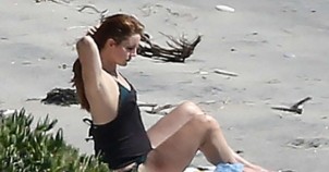Lana Del Rey Malibu sahilinde bikini resimleri