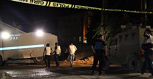 TOMA Aracına Saldırı, 2 Polis Yaralı