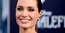 Angelina Jolie ölüyor mu? Güzel oyuncunun olay resimleri...